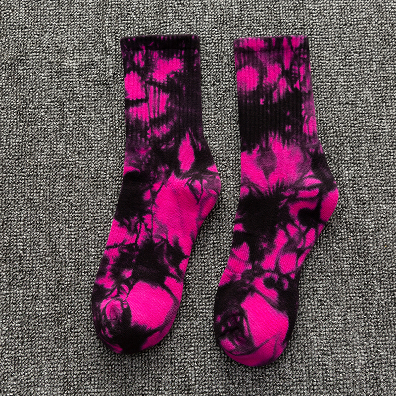 Meias esportivas tie-dye de algodão com cano médio