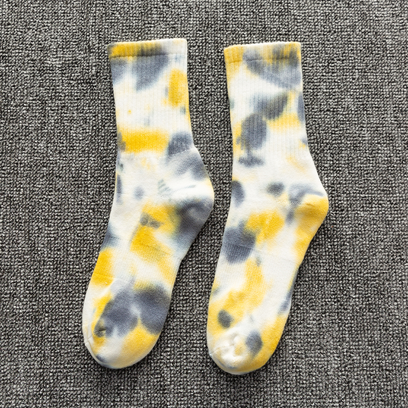 Meias esportivas tie-dye de algodão com cano médio