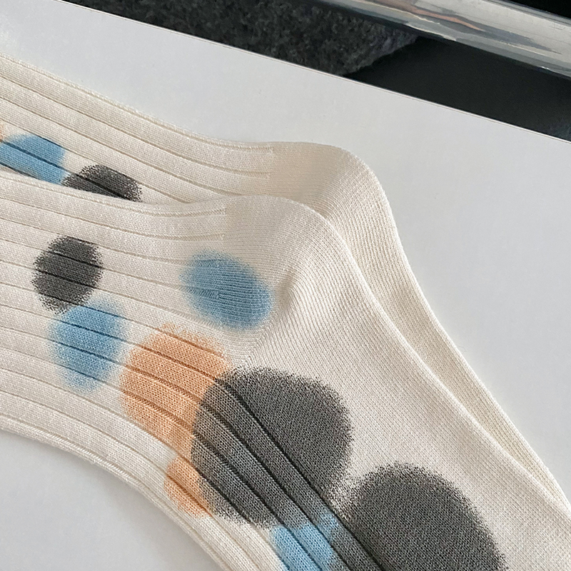 Meias tie-dye de bolinhas
